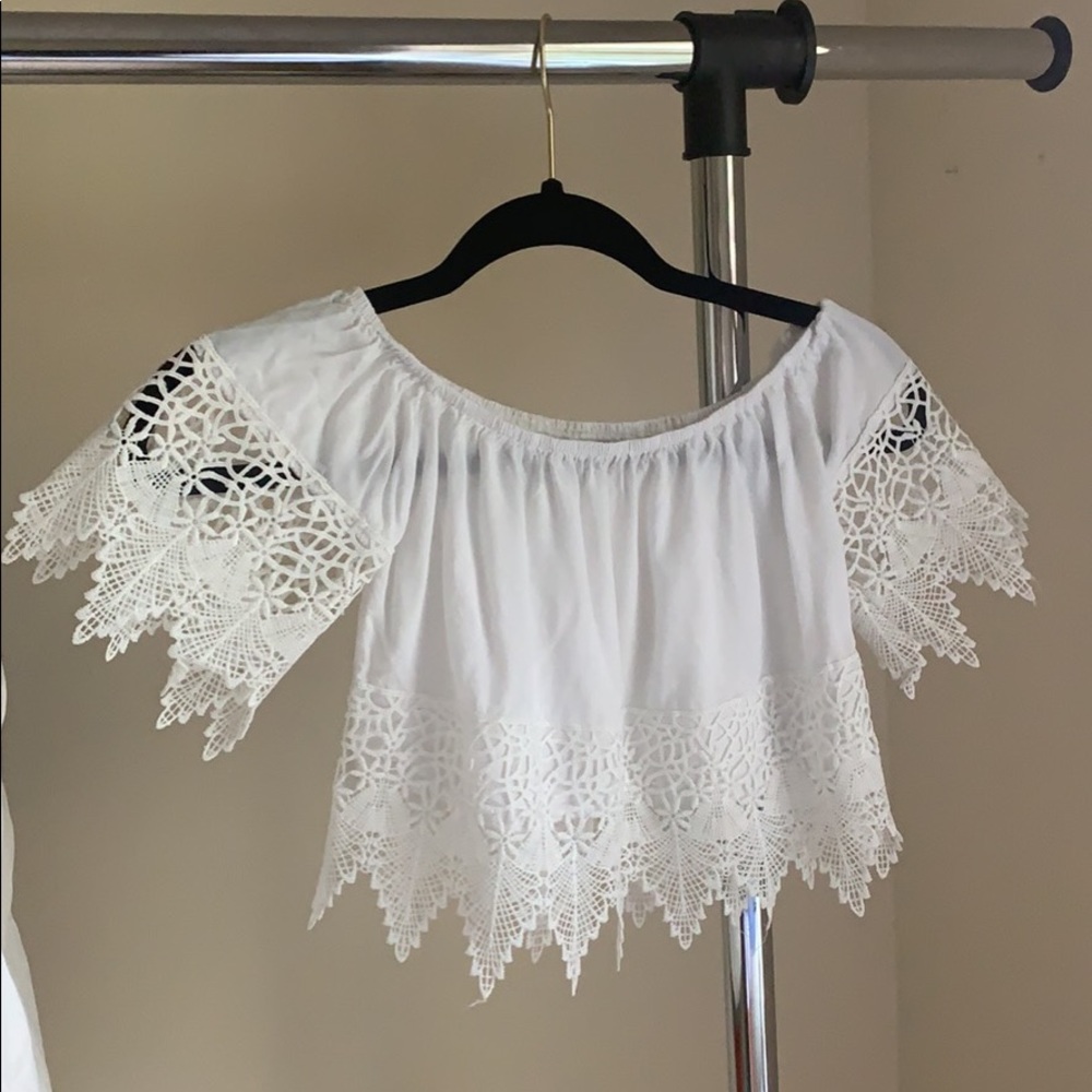 White Crop too off the shoulder